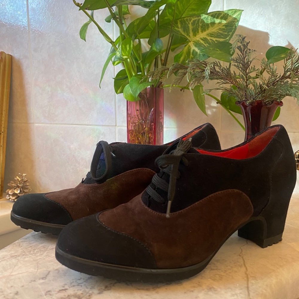 Pas de Rouge Lucia Two Tone Suede Oxford  - Size 37